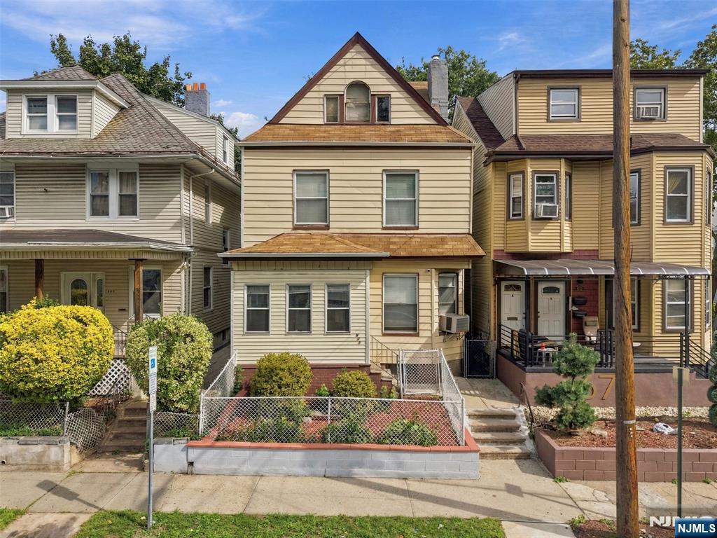 671 E 29th Street - Photo 1
