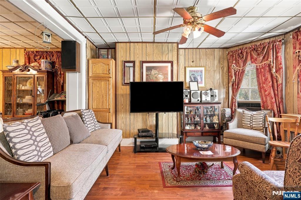 671 E 29th Street - Photo 4