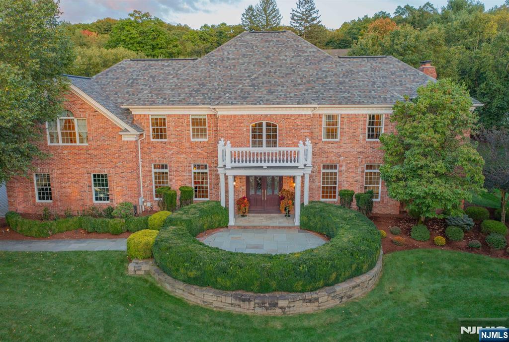Photo 1 of Single family home for sale at 19 Mettowee Farms Ct, Upper Saddle River, NJ 07458 | MLS# 26036794 | Listing updated on 2026-10-05