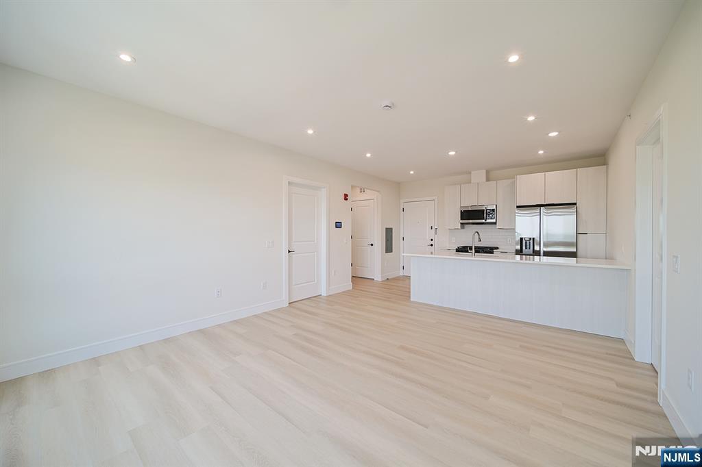 401 E Central Boulevard 2C - Photo 3