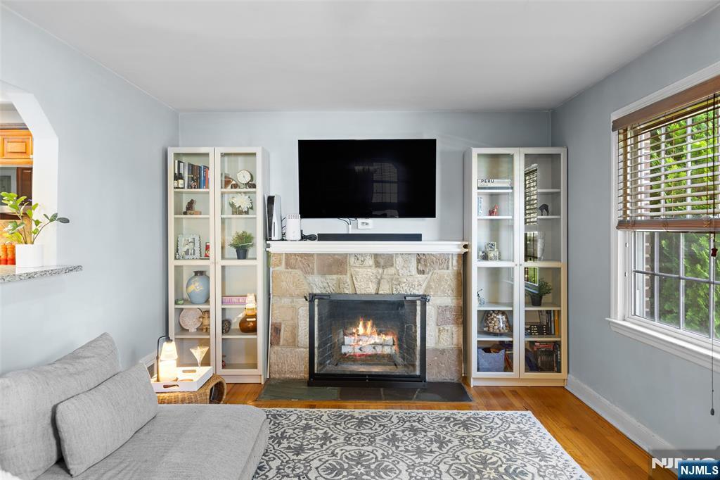 241 Hawthorne Street - Photo 3