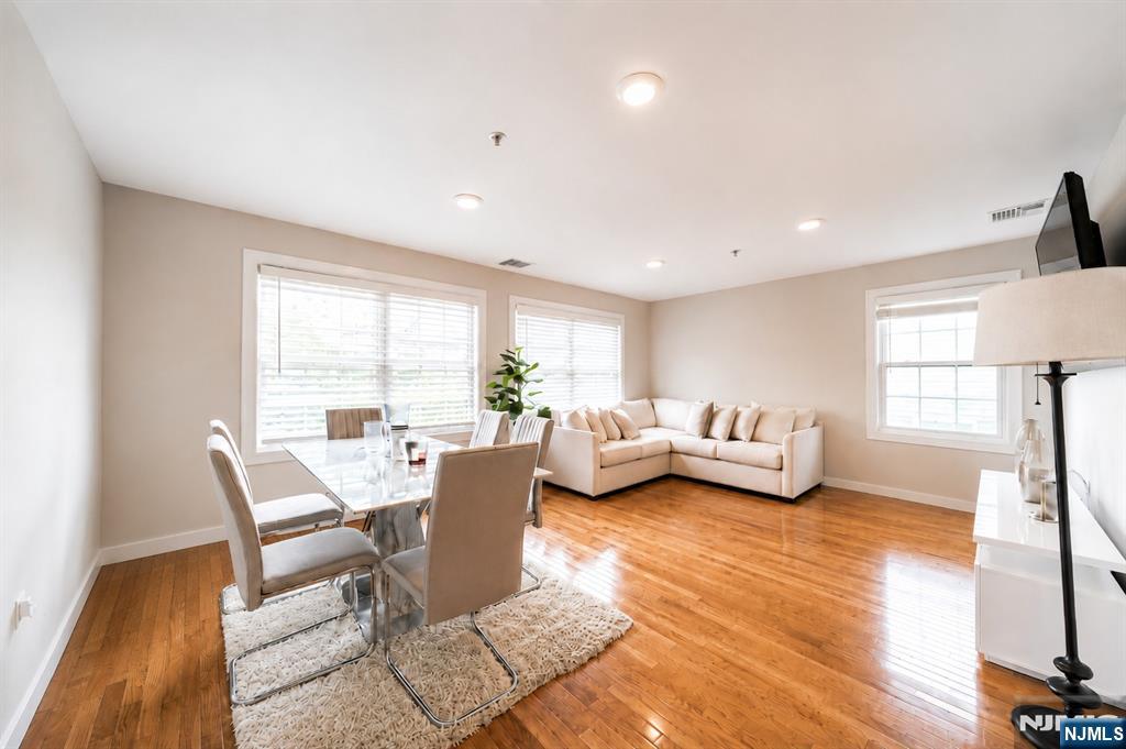 17 Park Street 2 - Photo 2