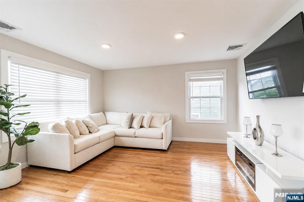 17 Park Street 2 - Photo 4