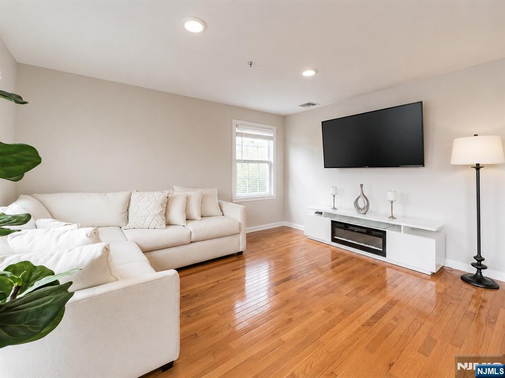 17 Park Street 2 - Photo 5