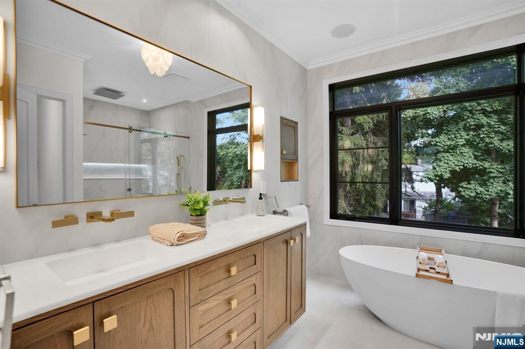 24 Lyle Avenue — photo 23