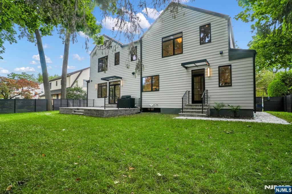 24 Lyle Avenue — photo 39