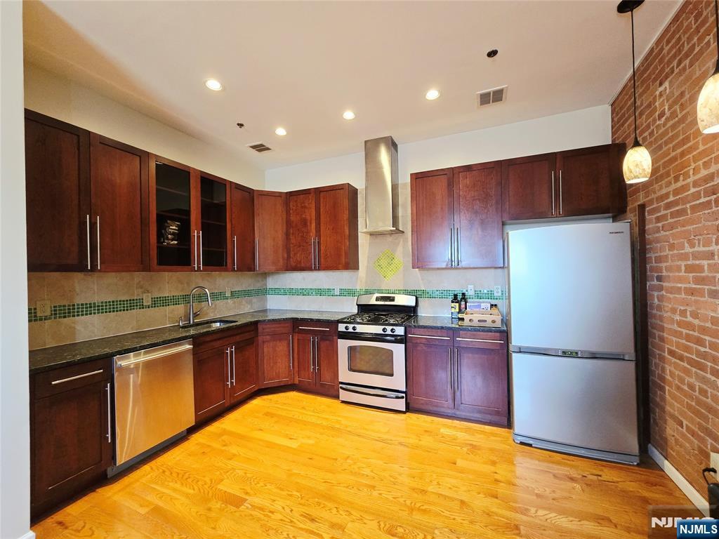 9 18th Street — photo 17
