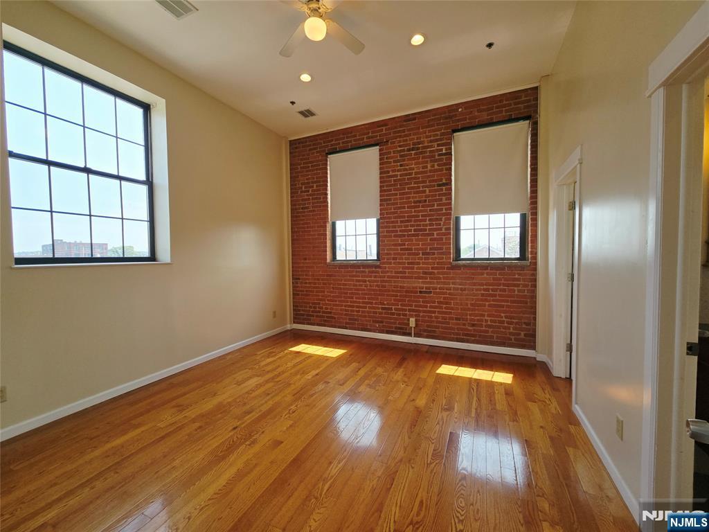 9 18th Street — photo 22
