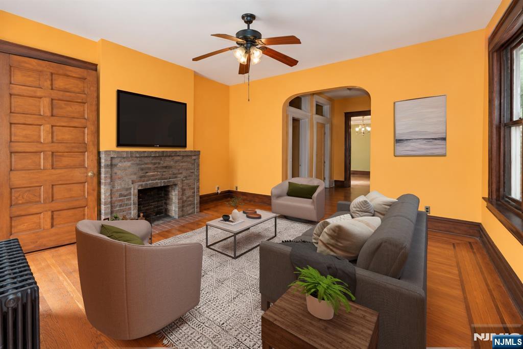 102 S Clinton Street - Photo 2