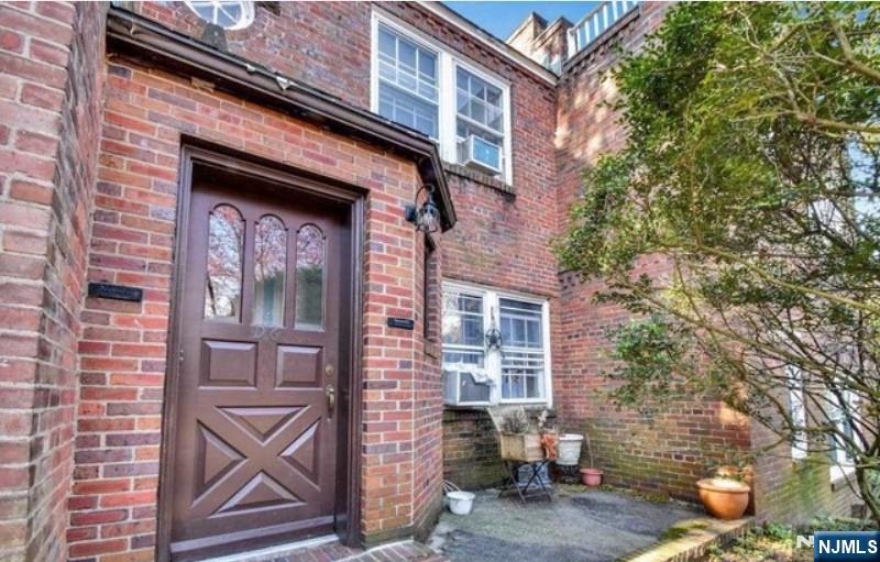 185 E Palisade Avenue D6B - Photo 1