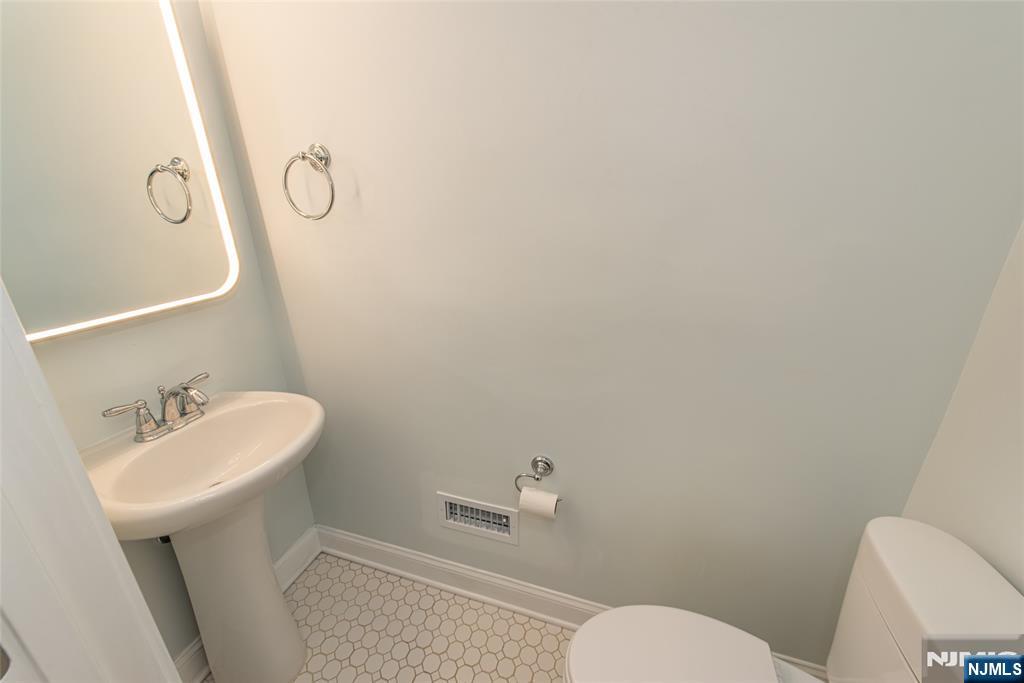 27 Truman Drive - Photo 5