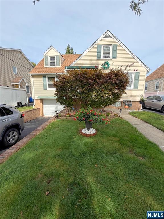 39 Lawrence Avenue - Photo 1
