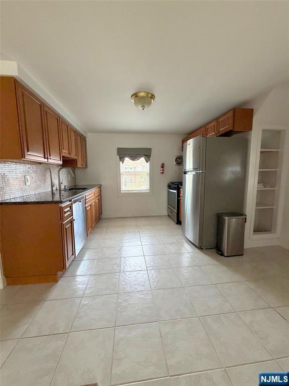 39 Lawrence Avenue - Photo 3
