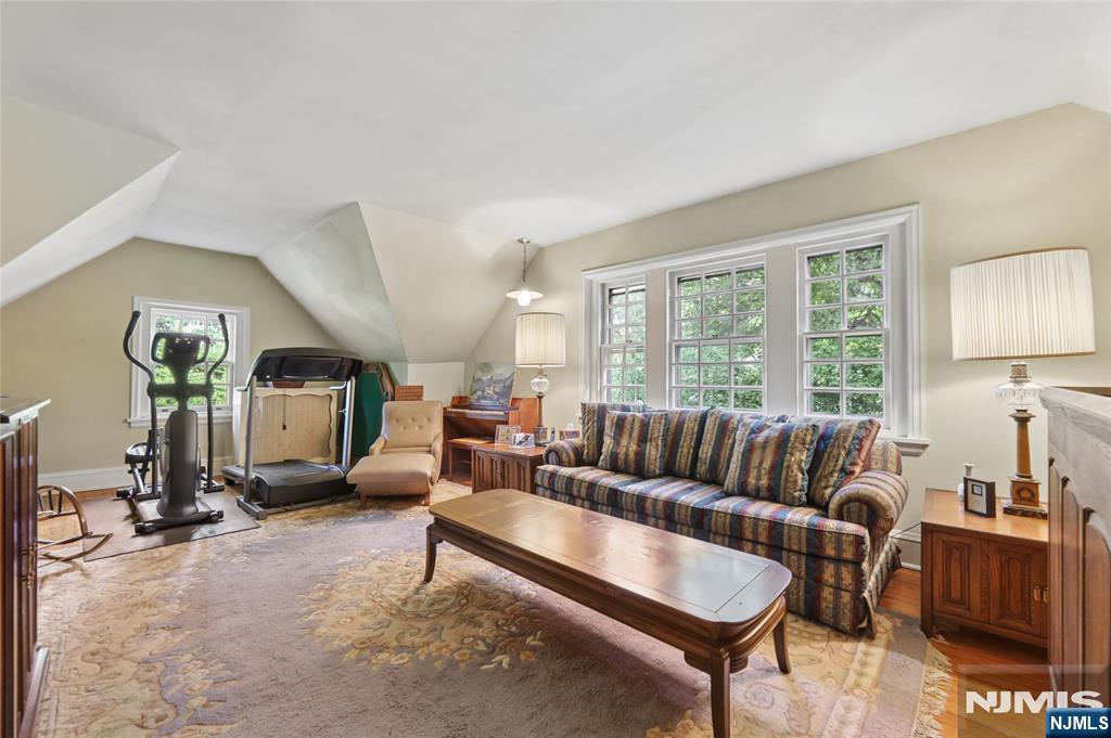 105 Rensselaer Road — photo 30