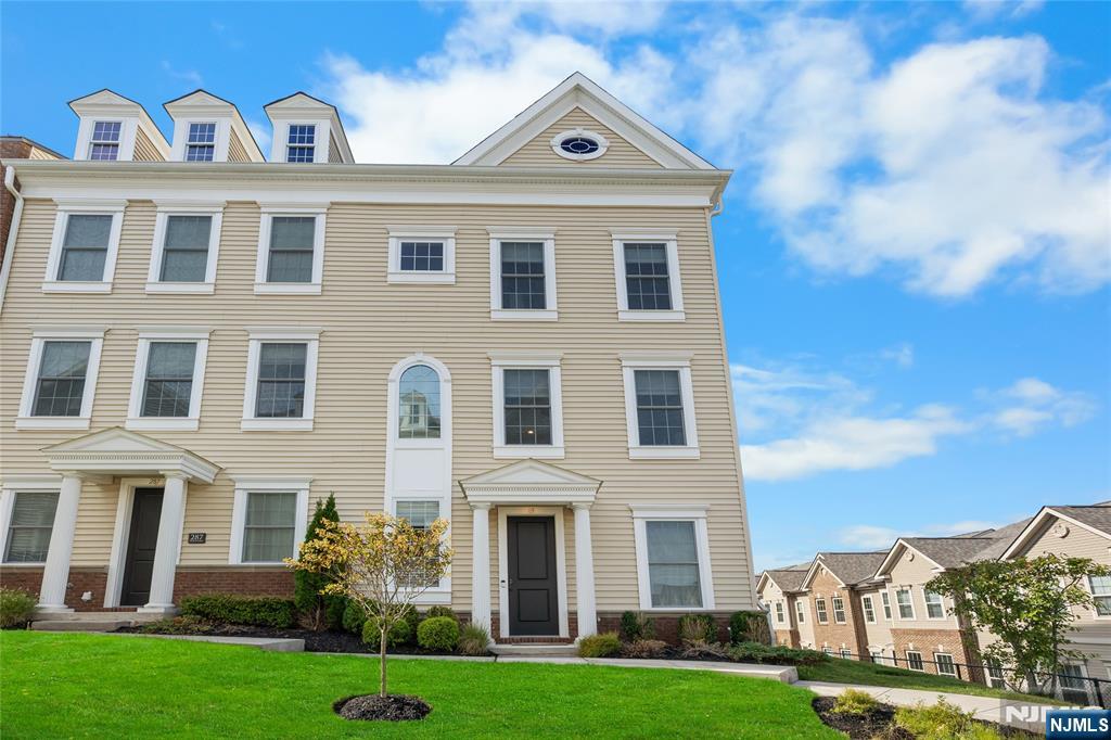 289 Bradley Drive - Photo 2