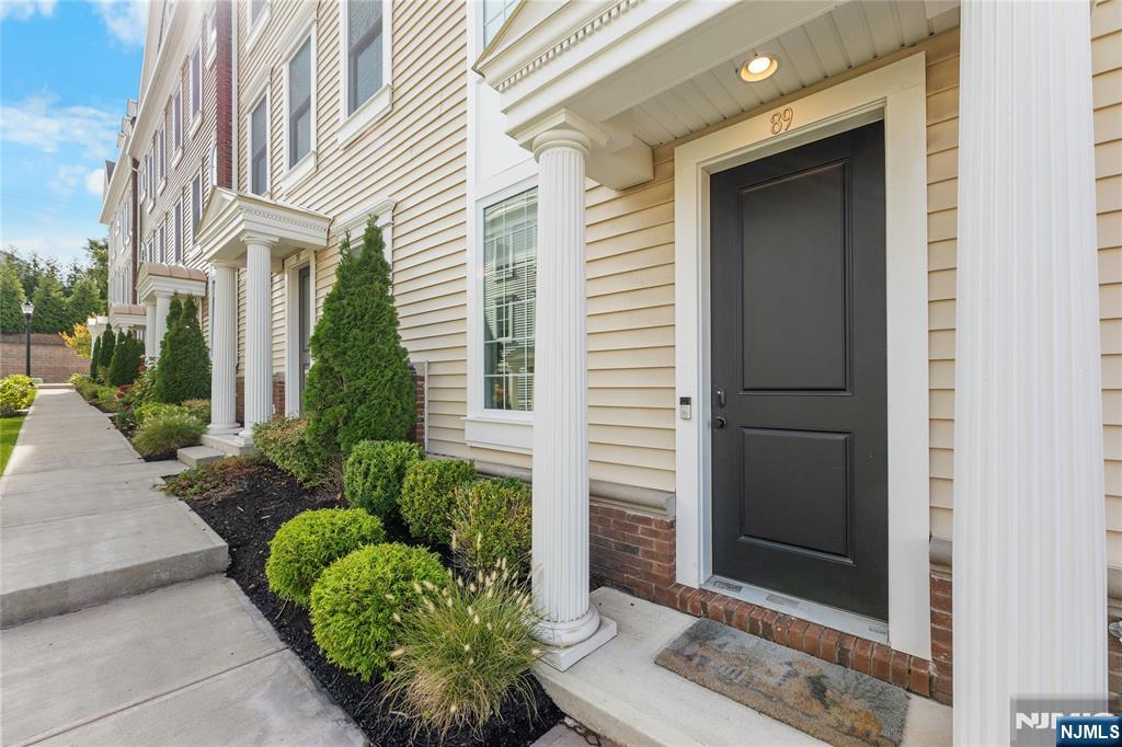 289 Bradley Drive - Photo 3