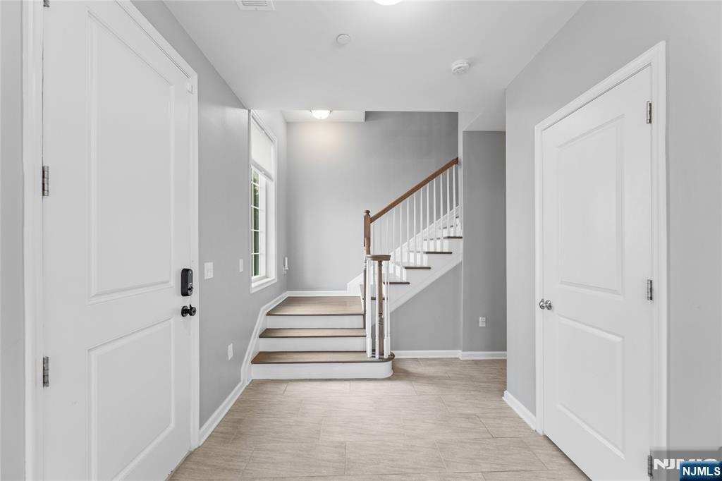 289 Bradley Drive - Photo 4