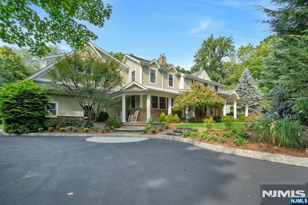 Photo 2 of Single family home for sale at 85 Vanderbeck Ln, Mahwah, NJ 07430 | MLS# 26036958 | Listing updated on 2026-10-07