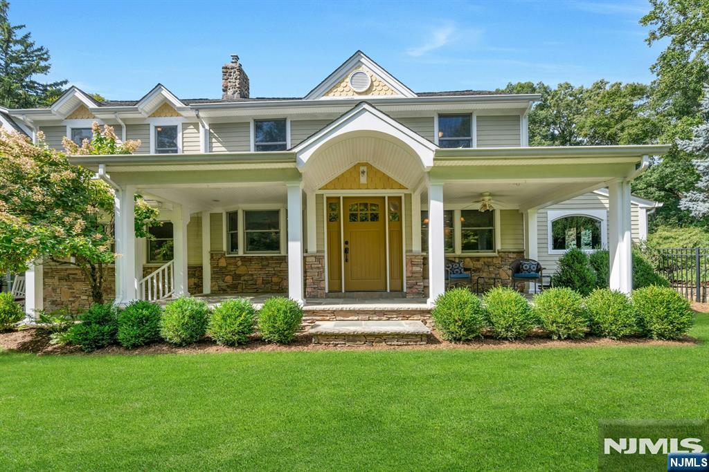 Photo 3 of Single family home for sale at 85 Vanderbeck Ln, Mahwah, NJ 07430 | MLS# 26036958 | Listing updated on 2026-10-07