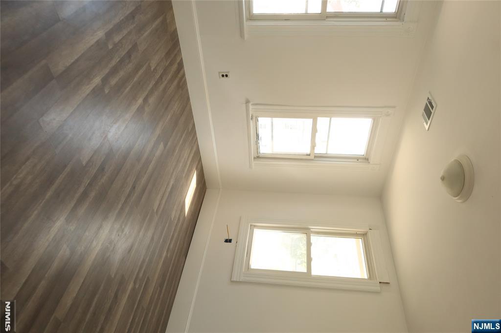 322 Hawthorne Street - Photo 2