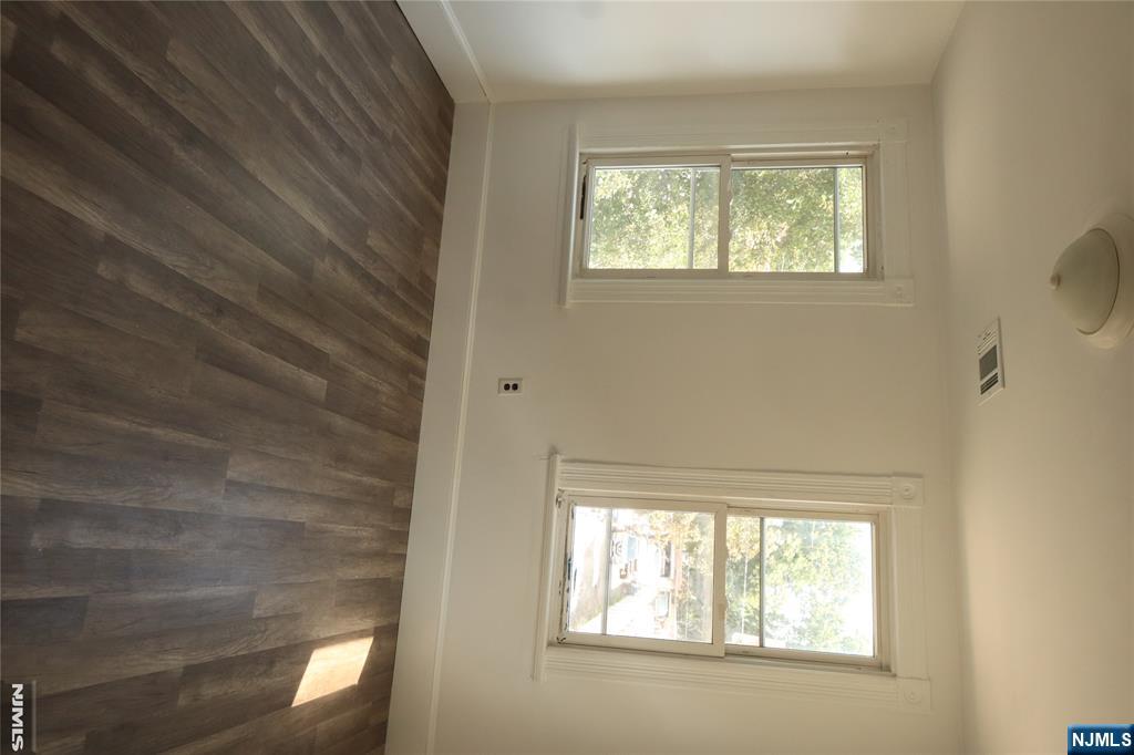 322 Hawthorne Street - Photo 4