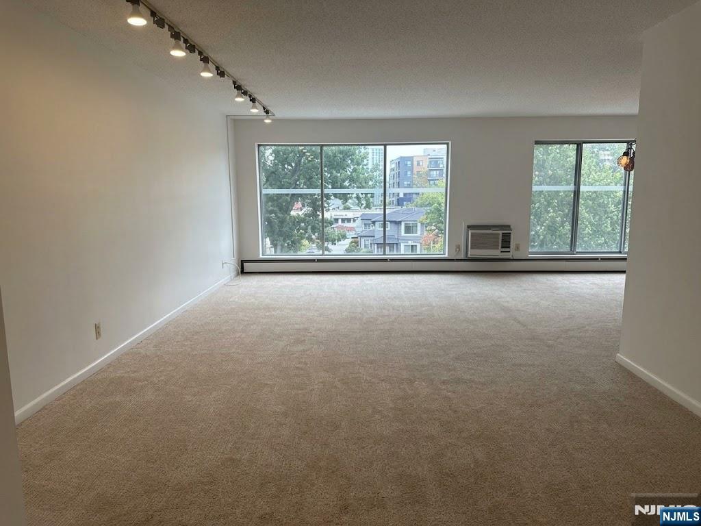 275 Hoym Street 5E - Photo 1