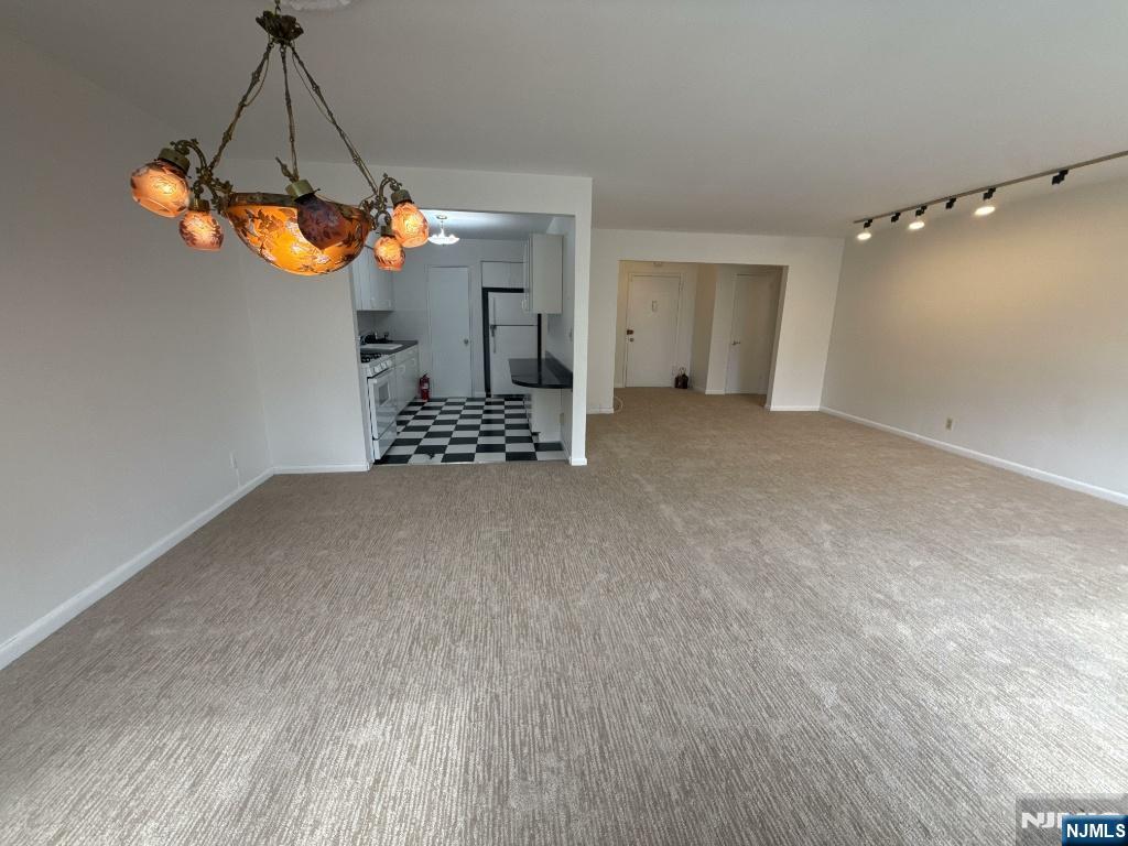275 Hoym Street 5E - Photo 2