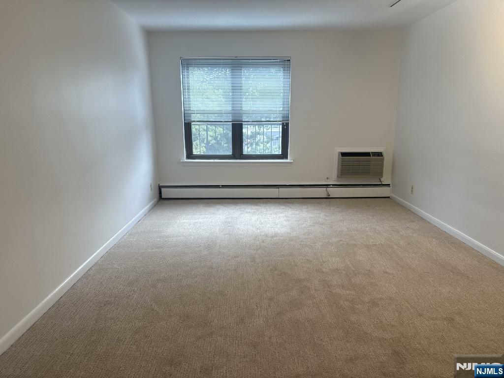275 Hoym Street 5E - Photo 5