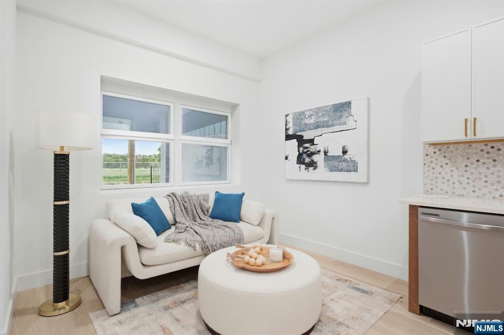 647 10th Street - Photo 4