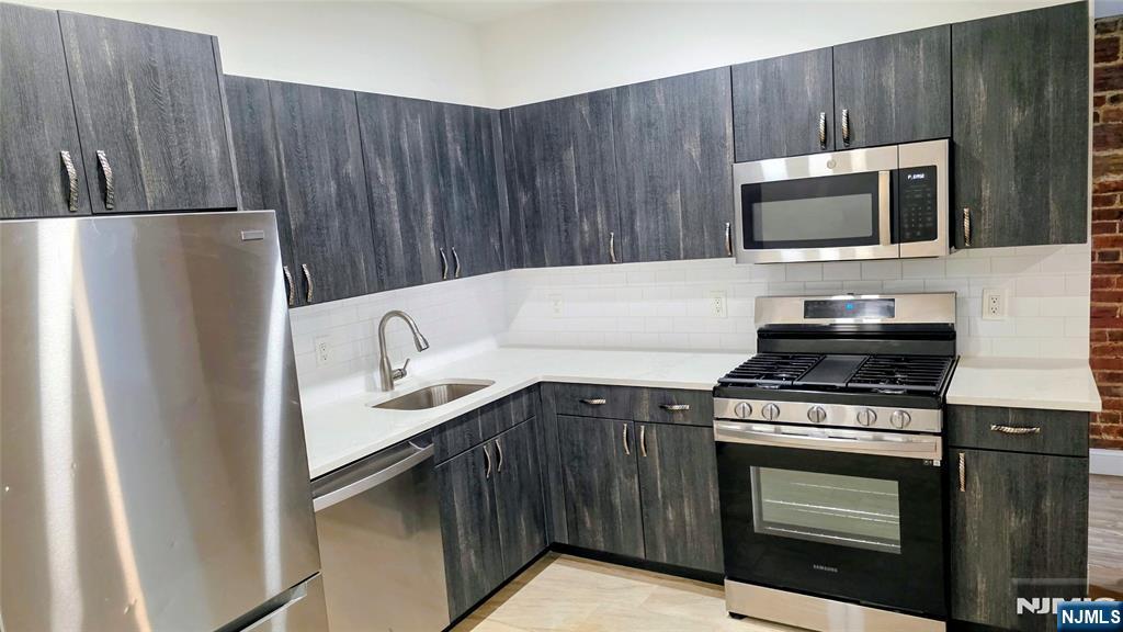 292 Stuyvesant Avenue 290 - Photo 1