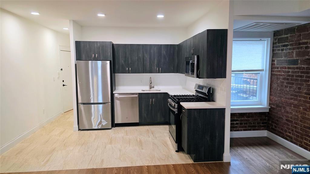292 Stuyvesant Avenue 290 - Photo 2