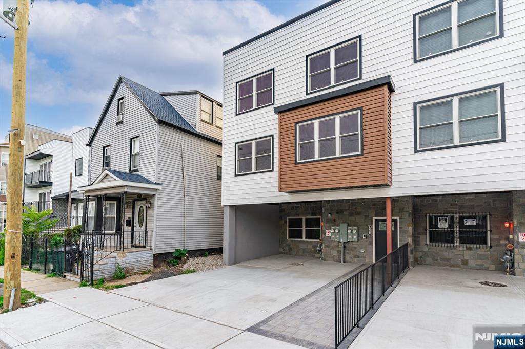 643 S 10th Street - Photo 3
