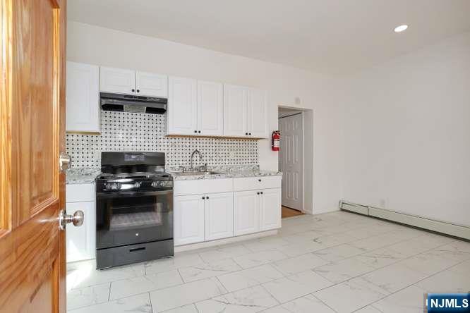 7 Farnham Avenue 1st Floor - Photo 3