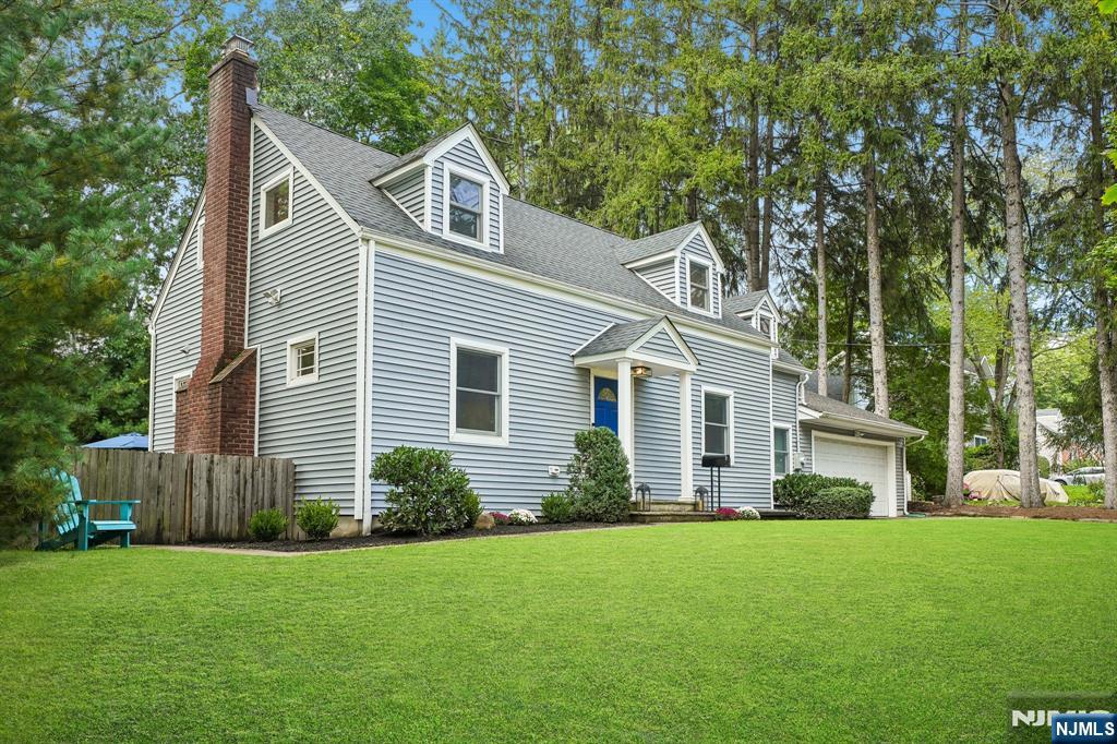 Photo 1 of Single family home for sale at 186 Midwood Rd, Glen Rock, NJ 07452 | MLS# 26037047 | Listing updated on 2026-10-07