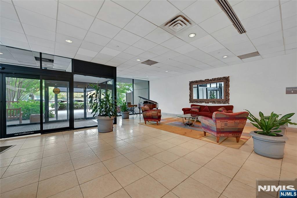 1077 River Road 1009 - Photo 2