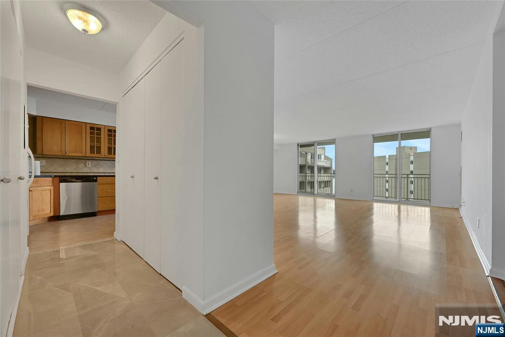 1077 River Road 1009 - Photo 3