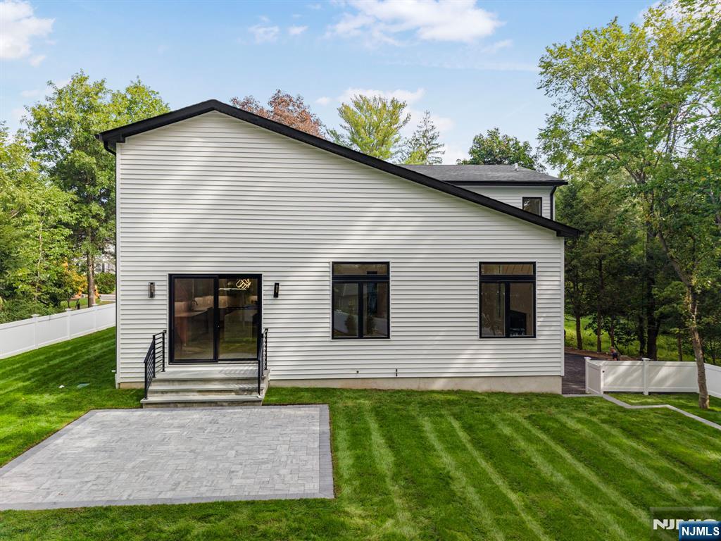 914 Hammond Road - Photo 3
