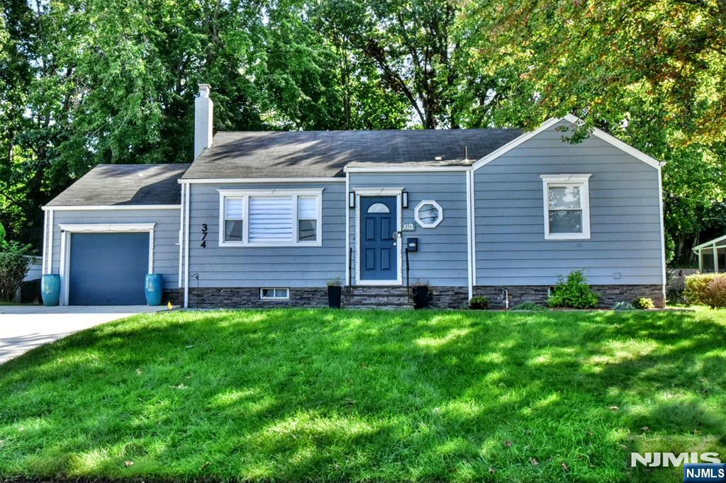 374 Leonard Drive - Photo 1