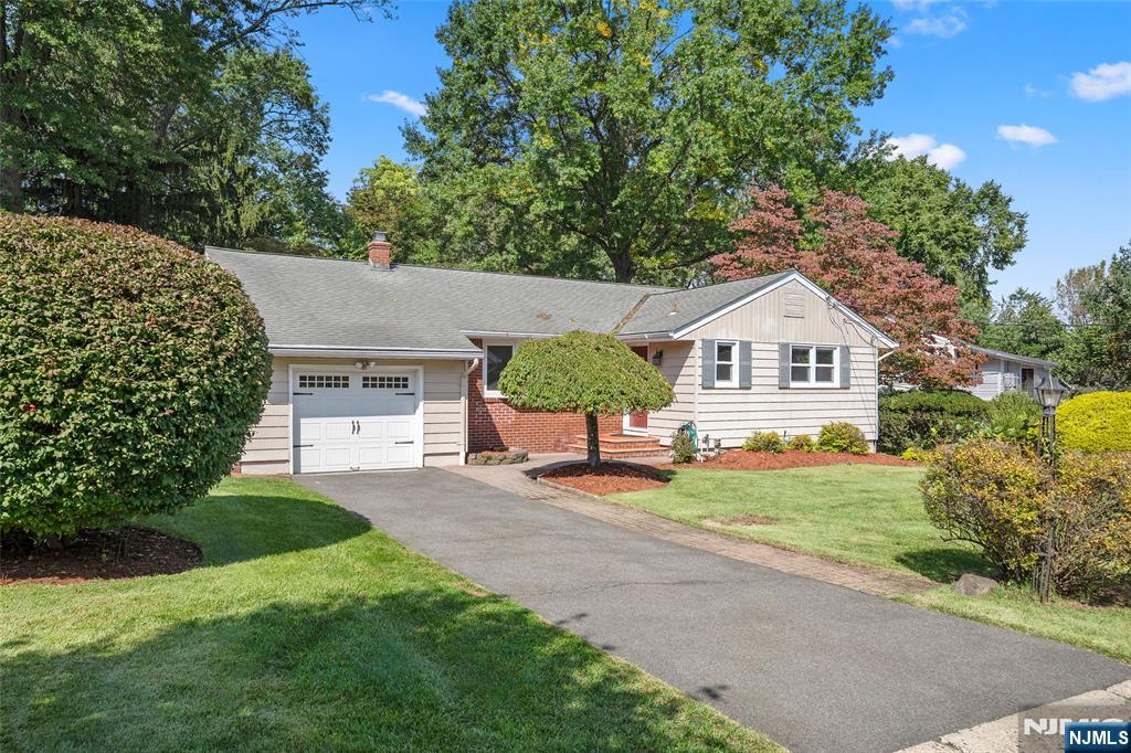 259 Garden Place - Photo 2