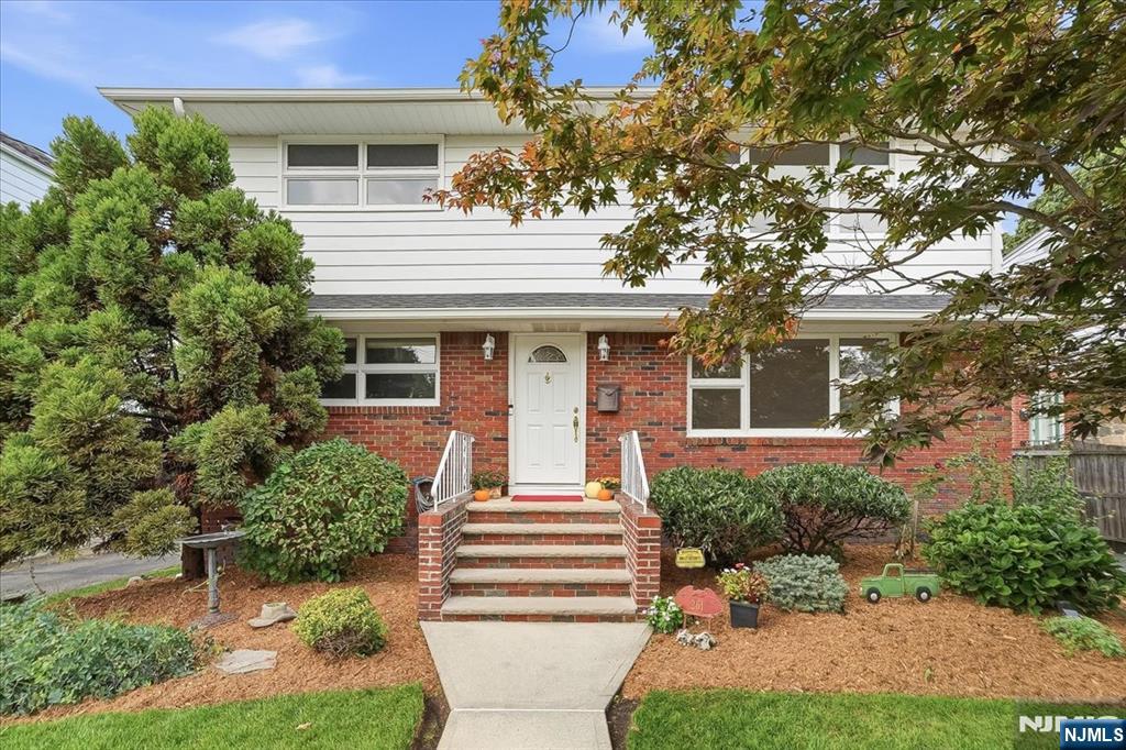 261 Gaston Avenue - Photo 2