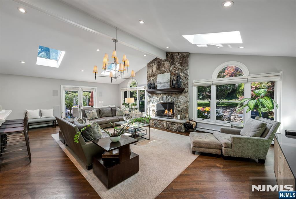 402 Highland Avenue — photo 8