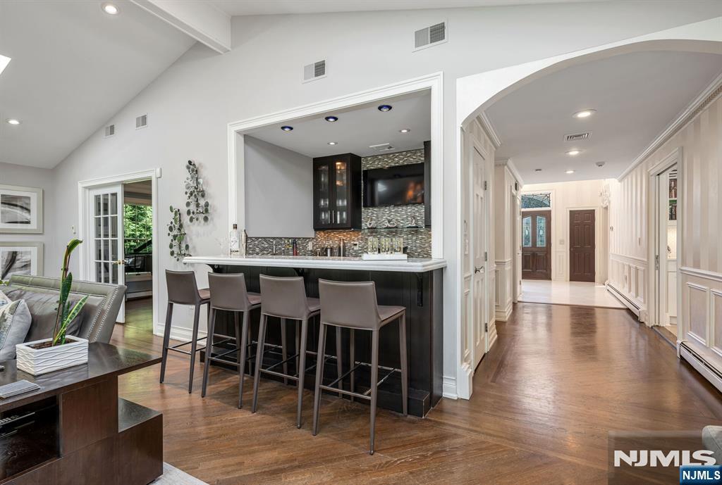 402 Highland Avenue — photo 10