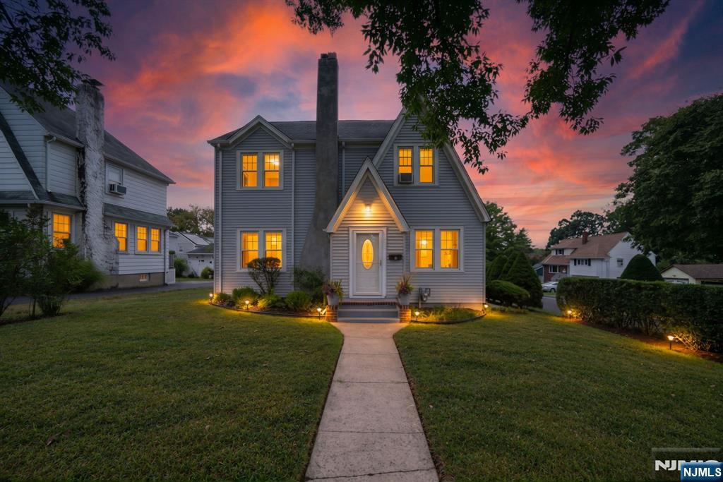 Photo 1 of Single family home for sale at 88 Lindbergh Blvd, Teaneck, NJ 07666 | MLS# 26037146 | Listing updated on 2026-10-05