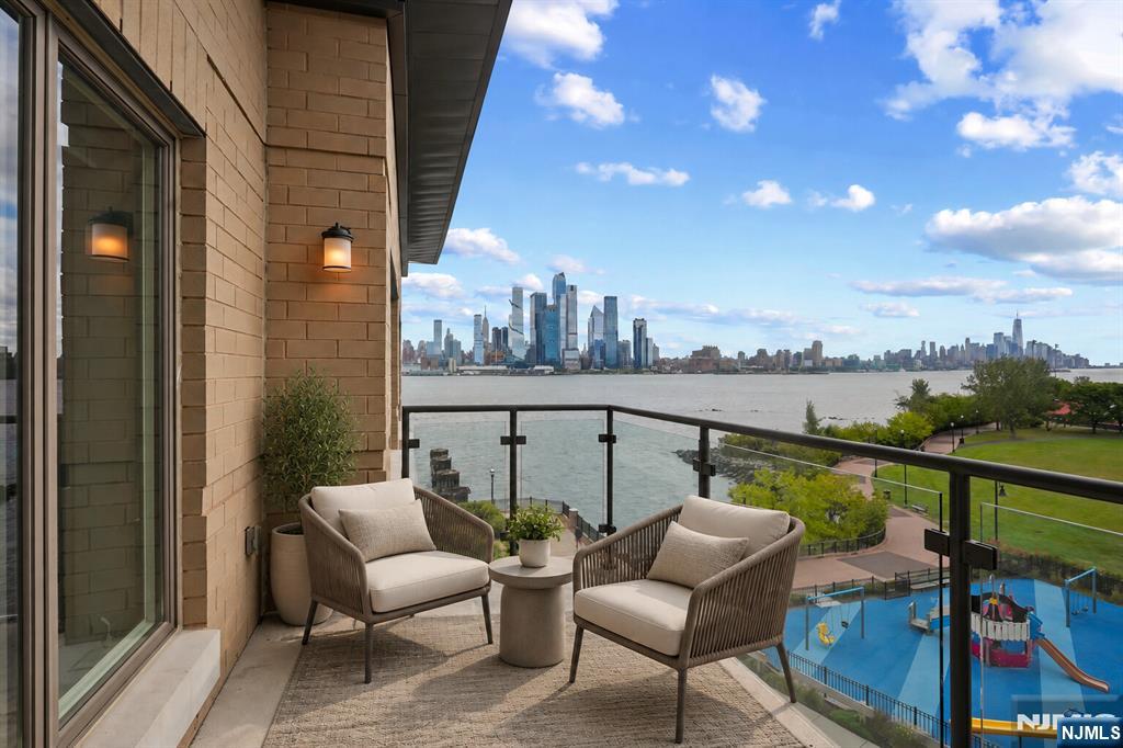 150 Henley Place 404 - Photo 1