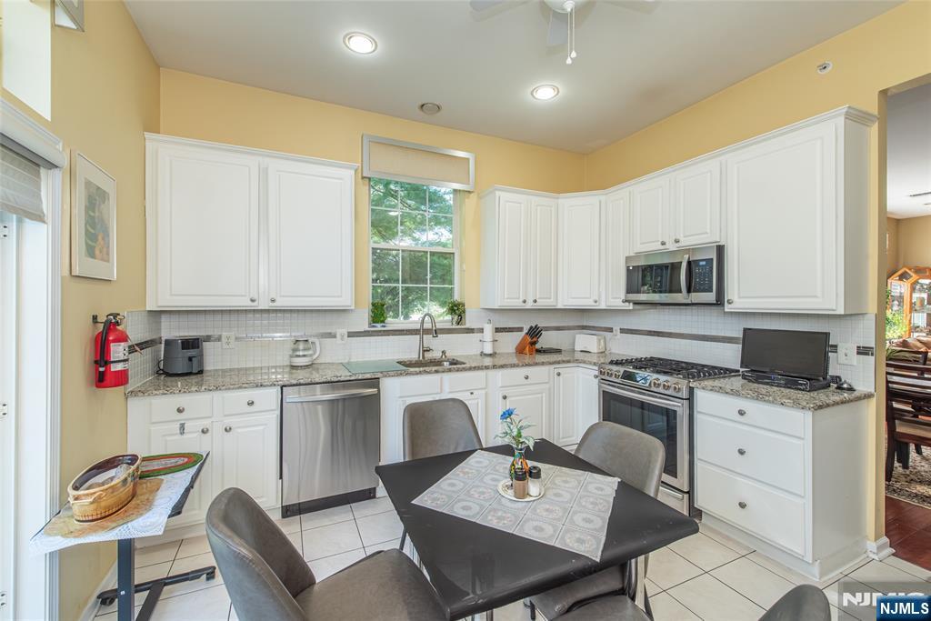 1313 Four Seasons Drive - Photo 4
