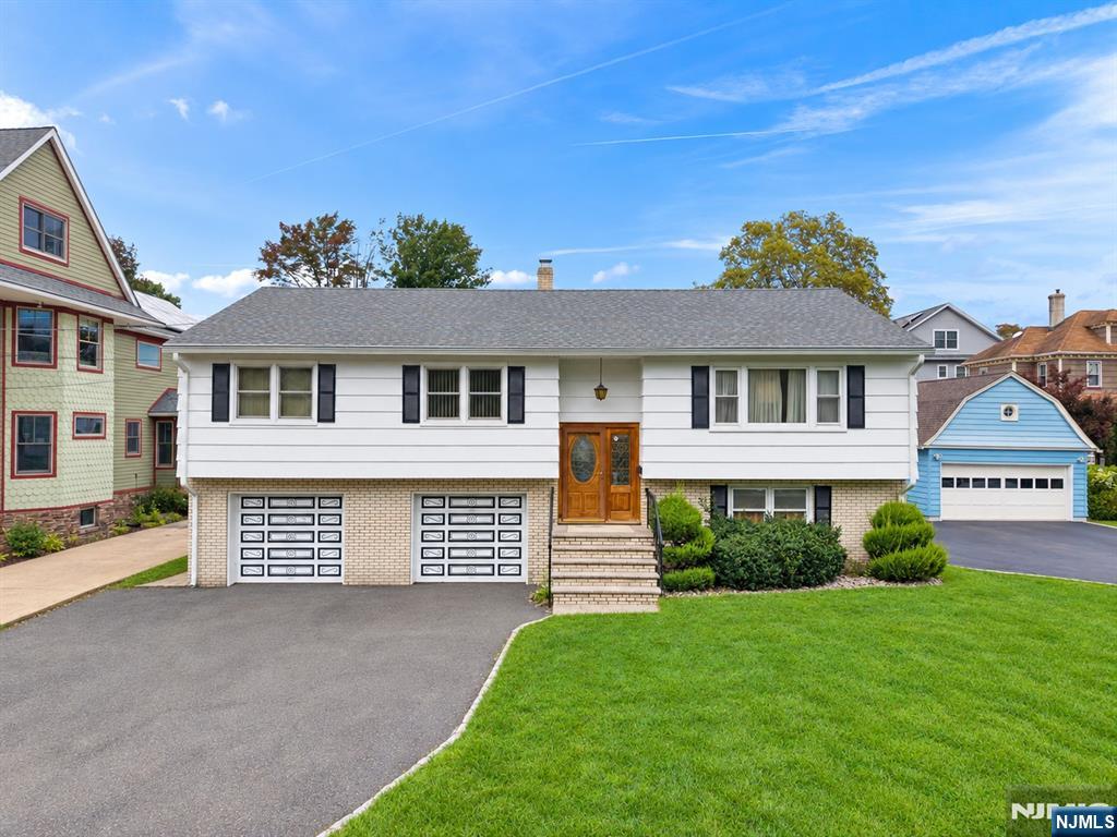 Photo 1 of Single family home for sale at 222 Vreeland Ave, Nutley, NJ 07110 | MLS# 26037191 | Listing updated on 2026-10-04