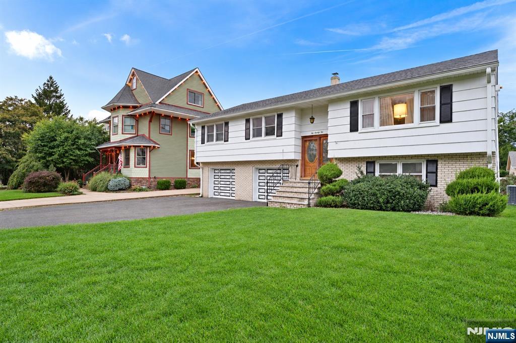 Photo 3 of Single family home for sale at 222 Vreeland Ave, Nutley, NJ 07110 | MLS# 26037191 | Listing updated on 2026-10-04