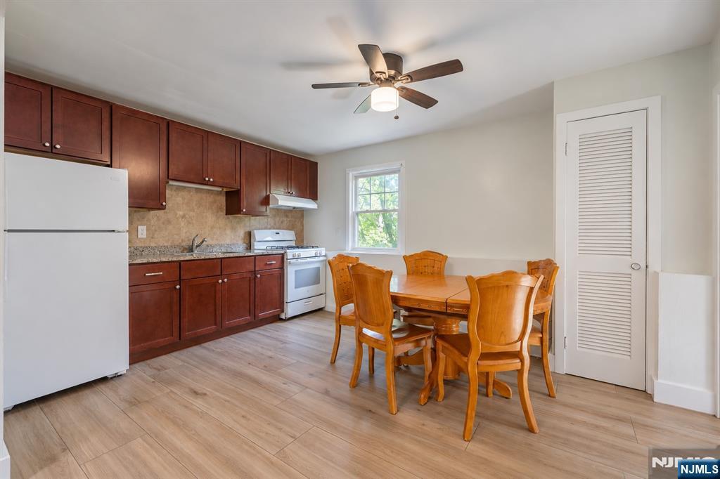 16 Lincoln Street - Photo 2
