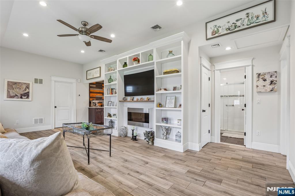 Photo 3 of House for sale at 4 Stuart Ln, Wayne, NJ 07470 | MLS# 26037209 | Listing updated on 2026-10-07