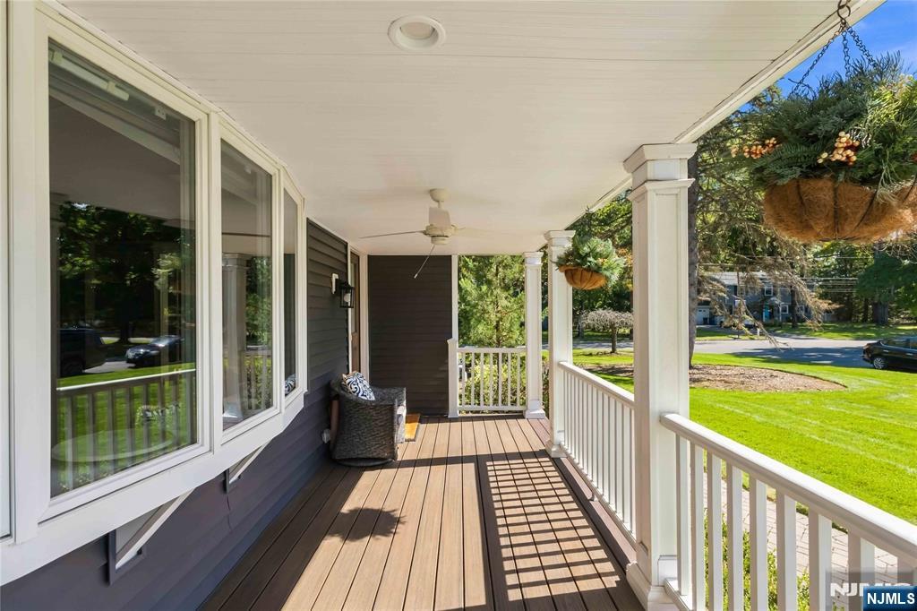 580 Egan Terrace - Photo 4